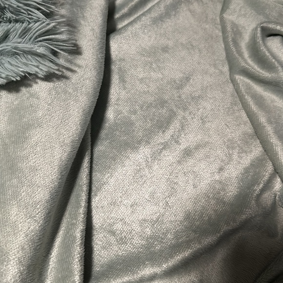 Comfy throw blanket - Picture 3 of 3